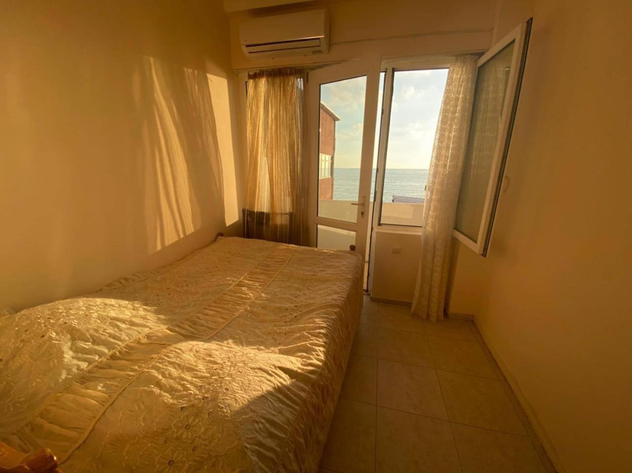 Guest House Orange Kobuleti Bagian luar foto