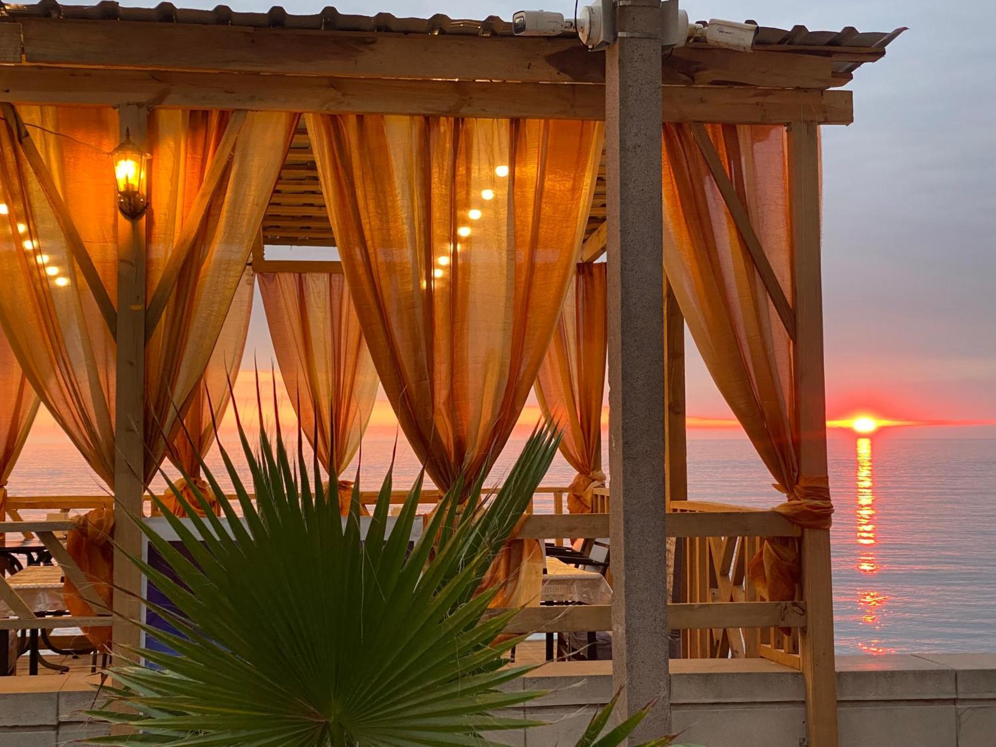 Guest House Orange Kobuleti Bagian luar foto