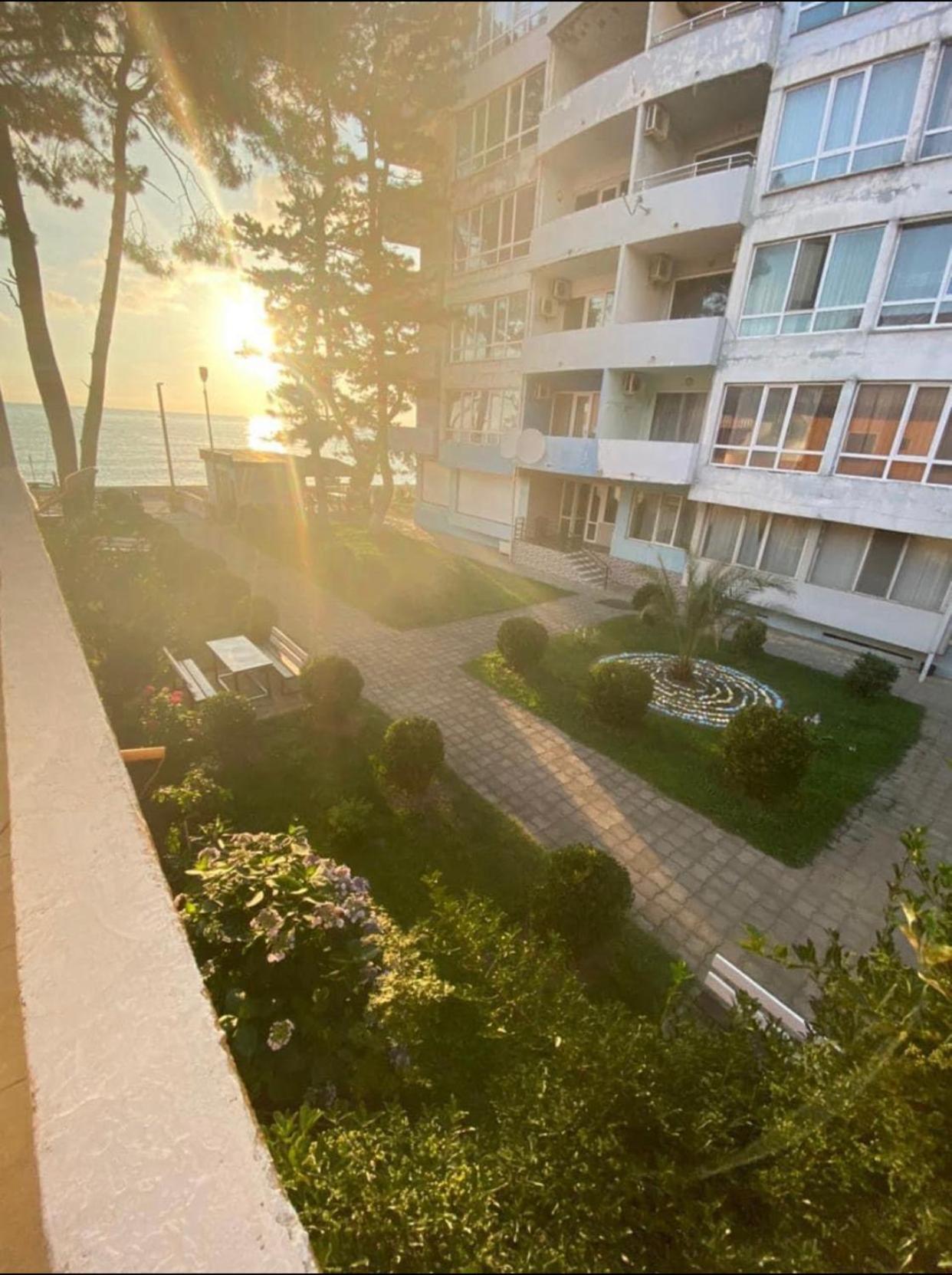 Guest House Orange Kobuleti Bagian luar foto
