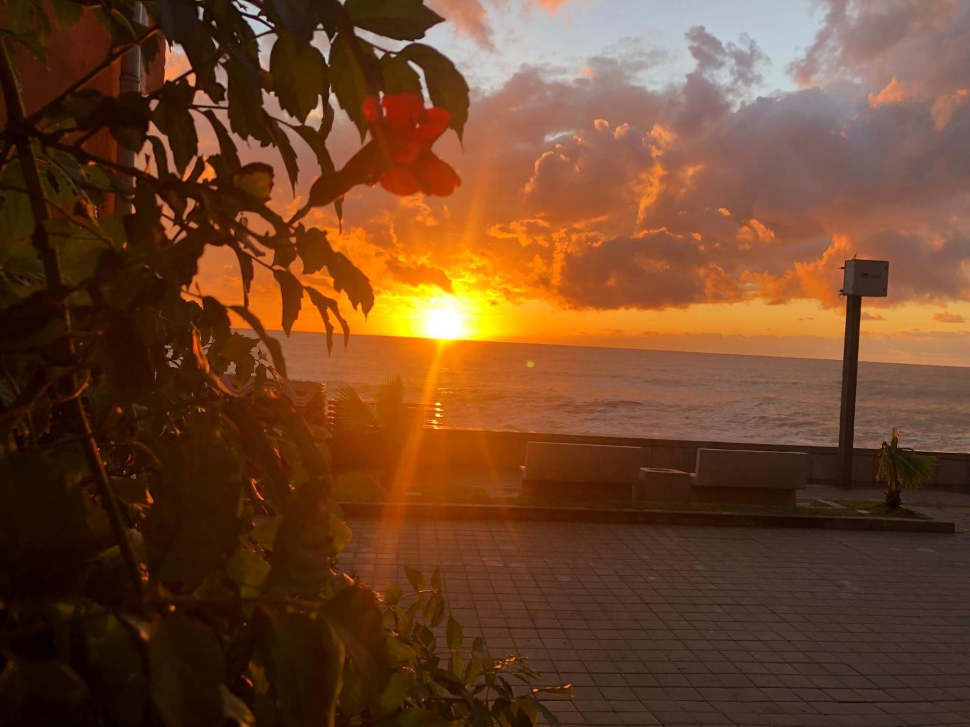 Guest House Orange Kobuleti Bagian luar foto
